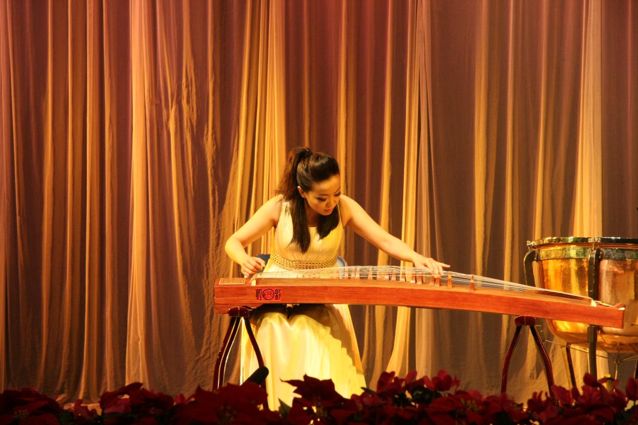 李莉——内蒙古艺术学院音乐学院民乐系古筝教师,中国音乐家协会