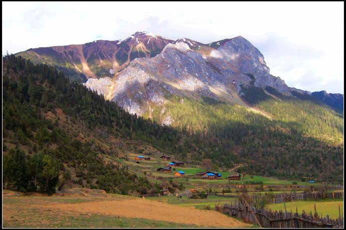 二,建设地点:察隅县竹瓦根镇日东片区  三,建设内容:修建观景台,旅游