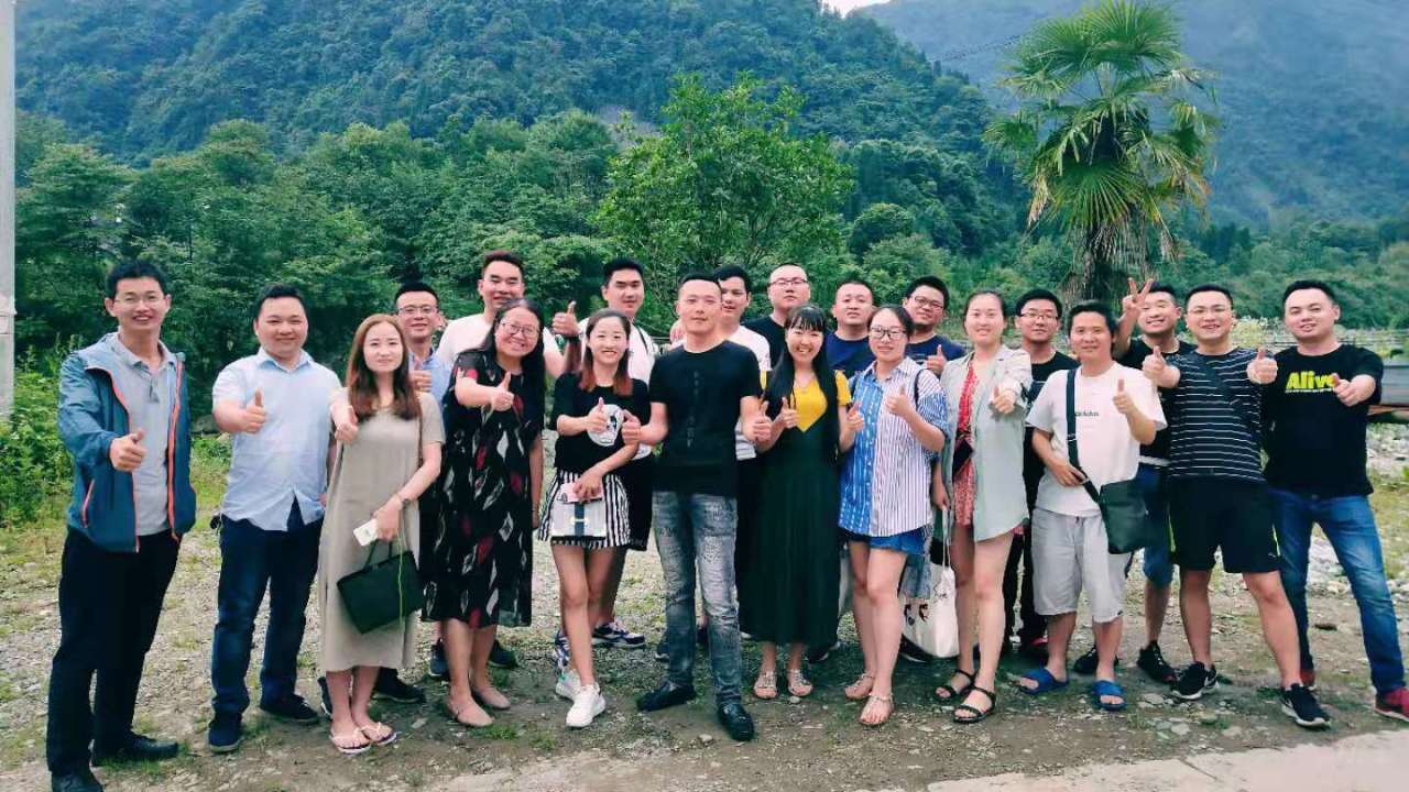 凱發(fā)夏日出游留影