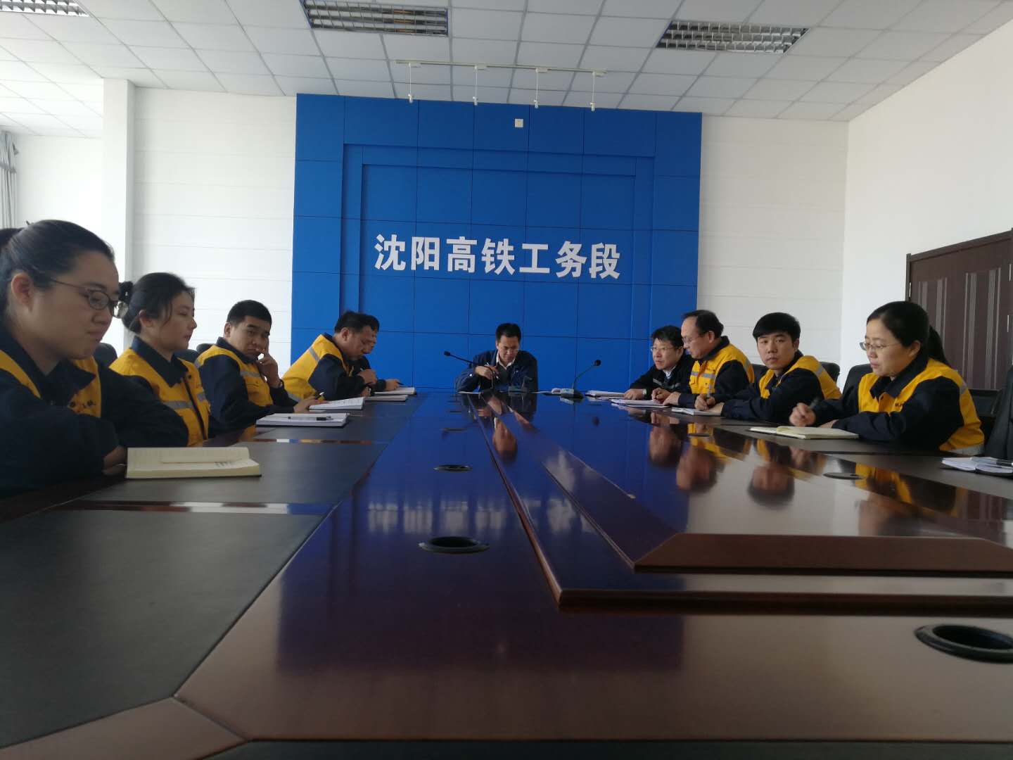 沈阳高铁工务段党委召开党建工作推进会