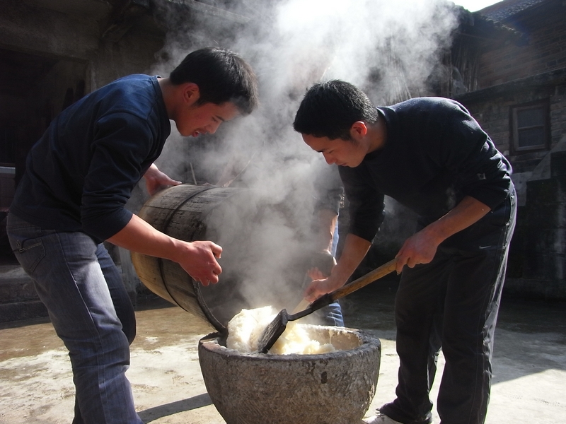 捣糍粑 ·做糍粑 ·长按识别,关注公众号