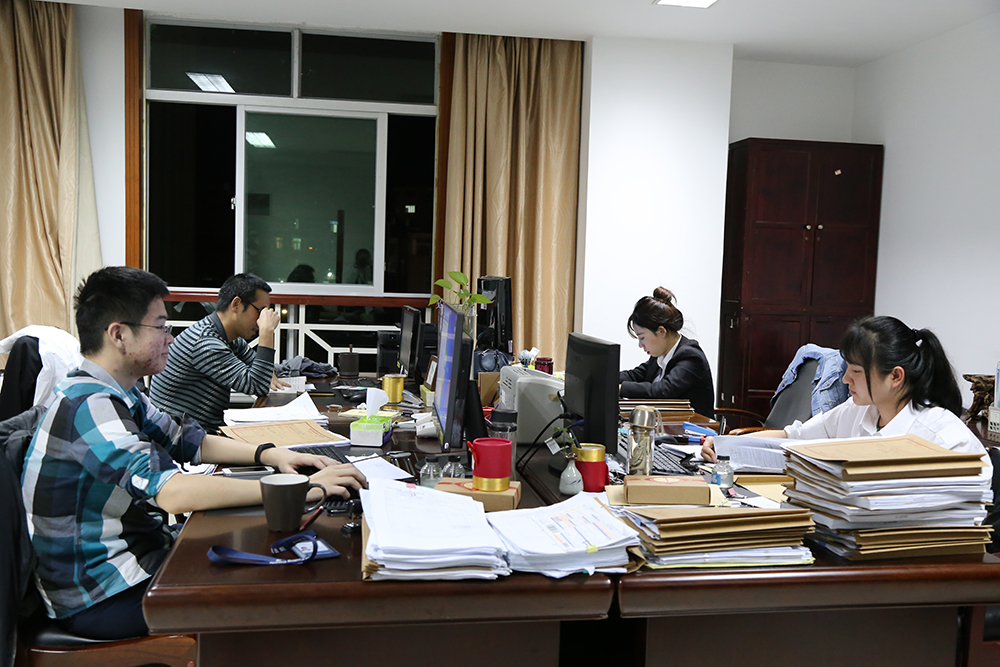 鼎院干警加班日常