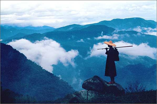 现场加持 众僧下山 大师携众僧下山