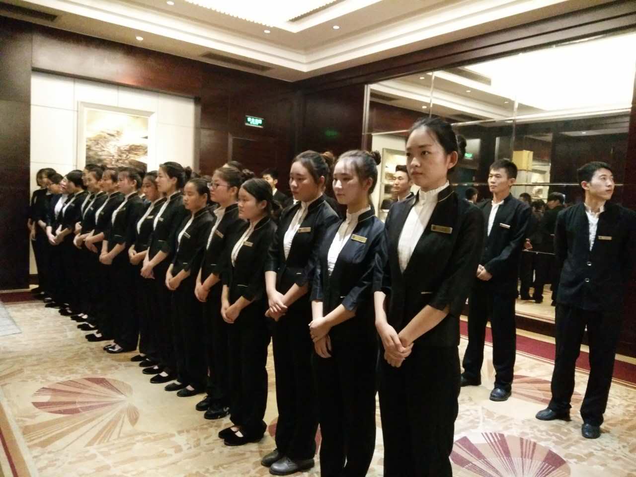 9点兼职酒店员工风采