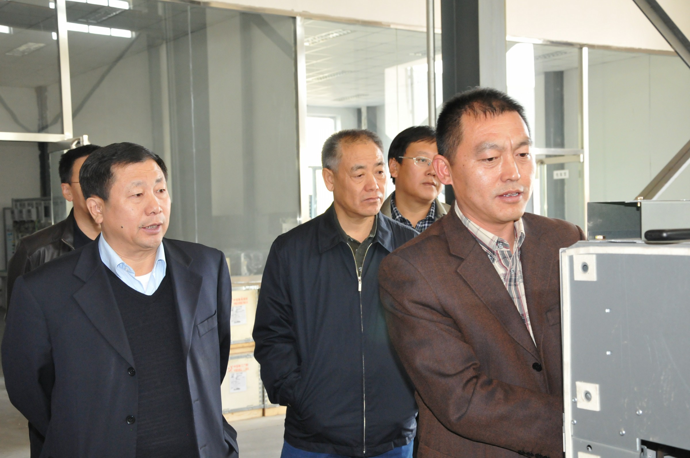 内蒙古电力集团公司副总经理鲁当柱