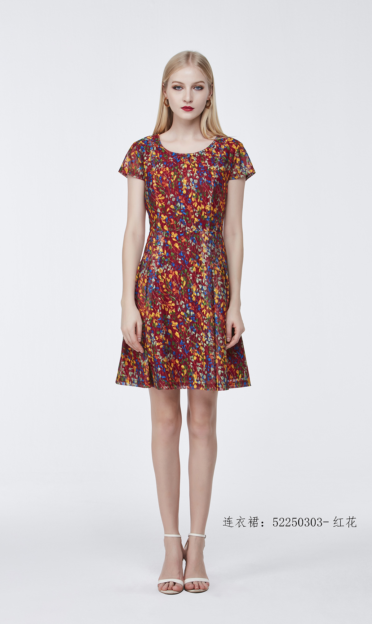 contain·柯—2018梦柯服饰招商手册