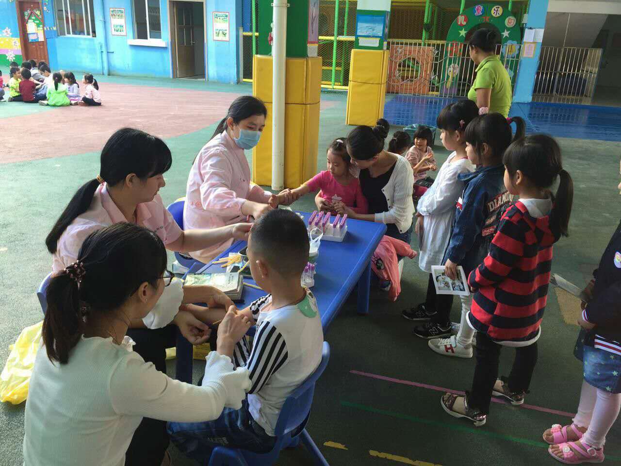 惠东县维多利亚幼儿园十一月份园务工作呈现