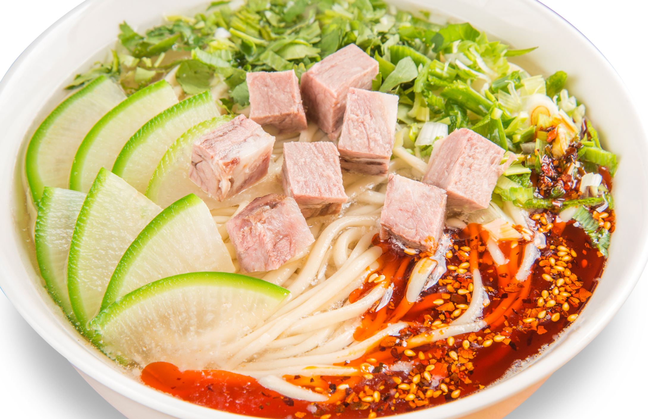 兰州牛肉面距今已有一百二十年的历史,它以"汤镜者清,肉烂者香,面细