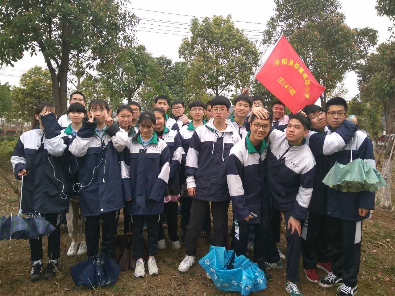 "新鳌高中师资队伍强大,他们来自全国各地,不乏优秀班主任,教学能手