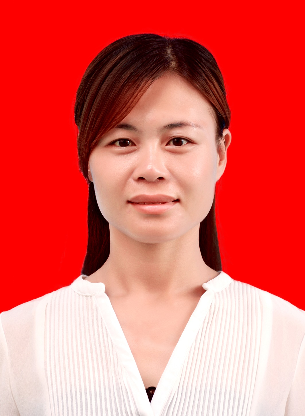 黄燕华 幼儿园园长,毕业于江西科技学院,镇优秀教师.