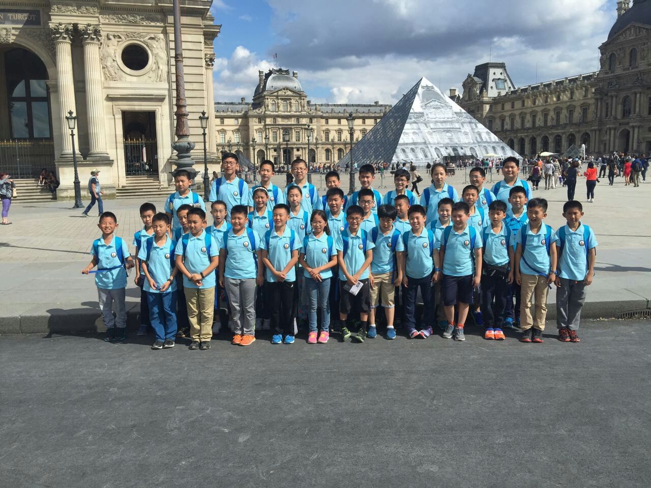 吴宇哲参加万泉小学管乐团赴法国文化交流活动