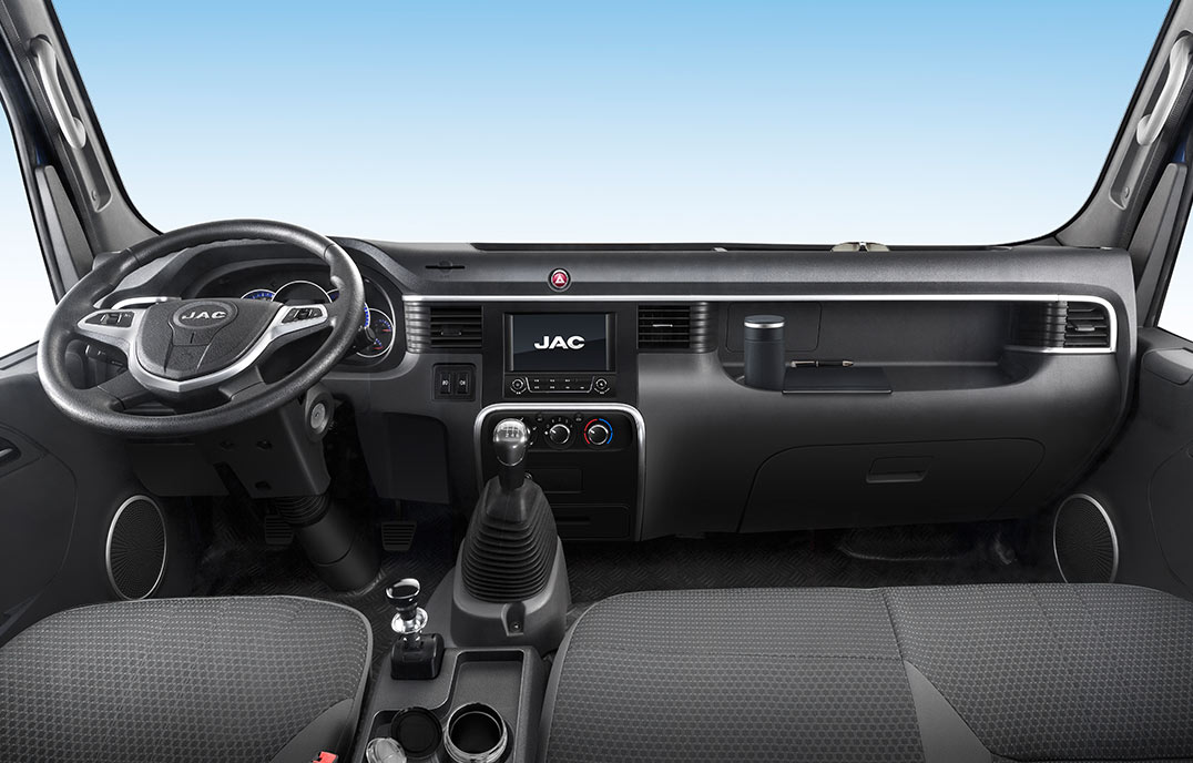 一键开启车门 轿车化内饰 导航多媒体 一键巡航 标配led行车灯 转向