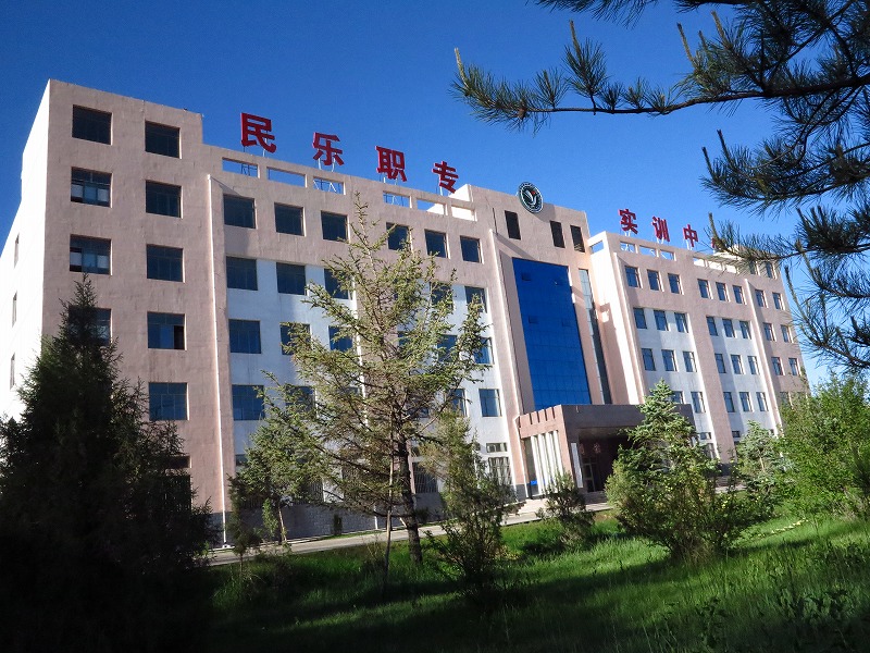 前进中的民乐县职教中心学校