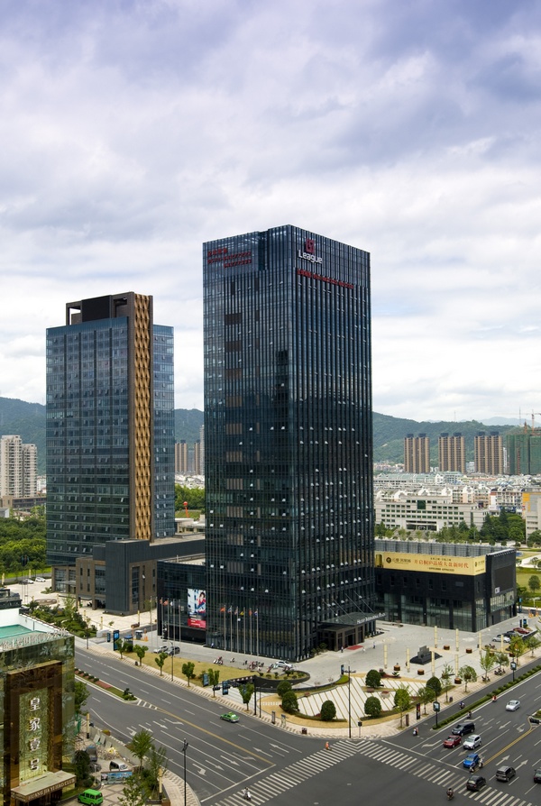 com 乔迁暨新模式发布会 2016年9月16日 桐庐县迎春南路279号立山国际
