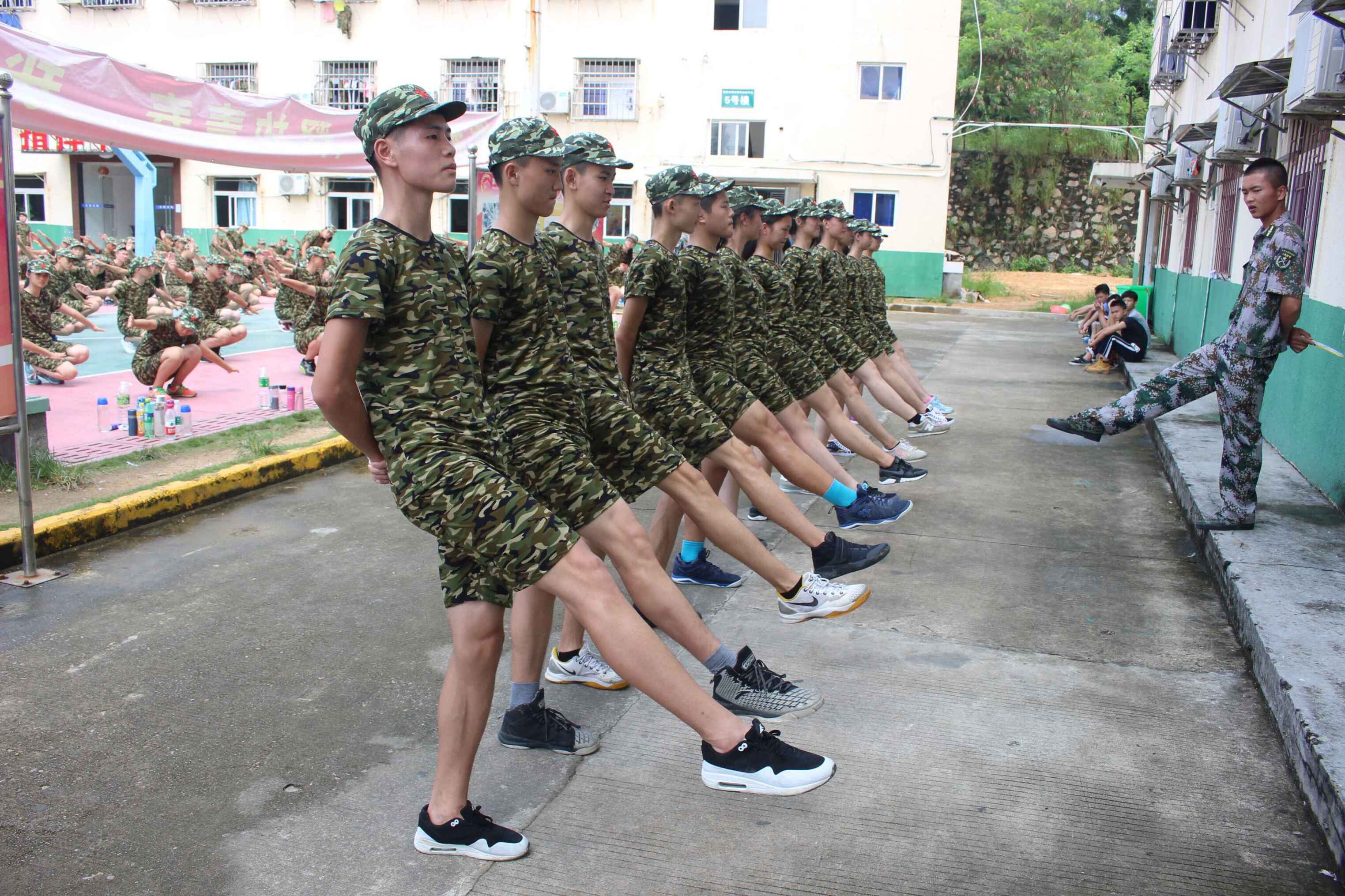 军训动作——教官示范