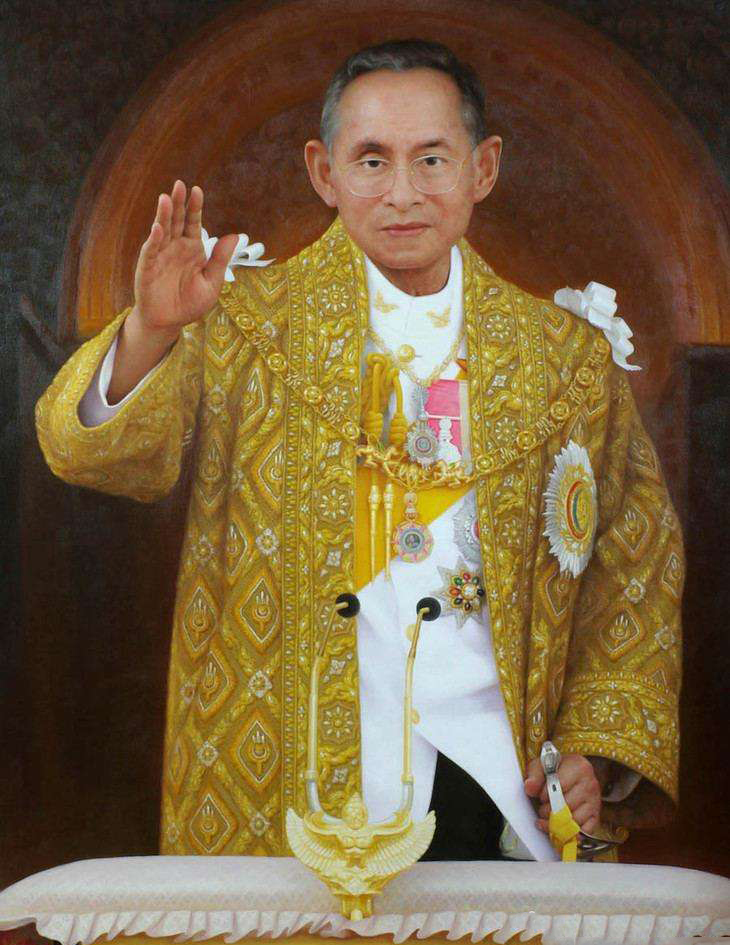 此任泰国国王深得泰国各族国民的爱戴他是却克里王朝(曼
