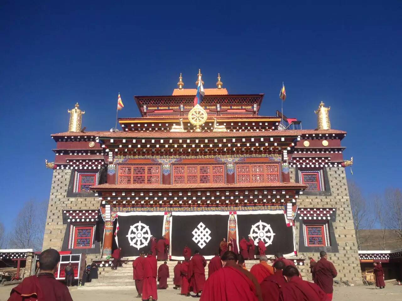 觉囊派吉祥泽布基寺尊者罗桑晨理活佛出席果洛藏传佛教首届论坛觉囊派